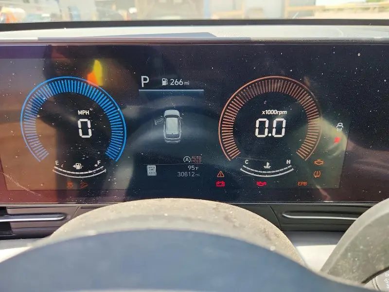 2024 HYUNDAI KONA SE  
