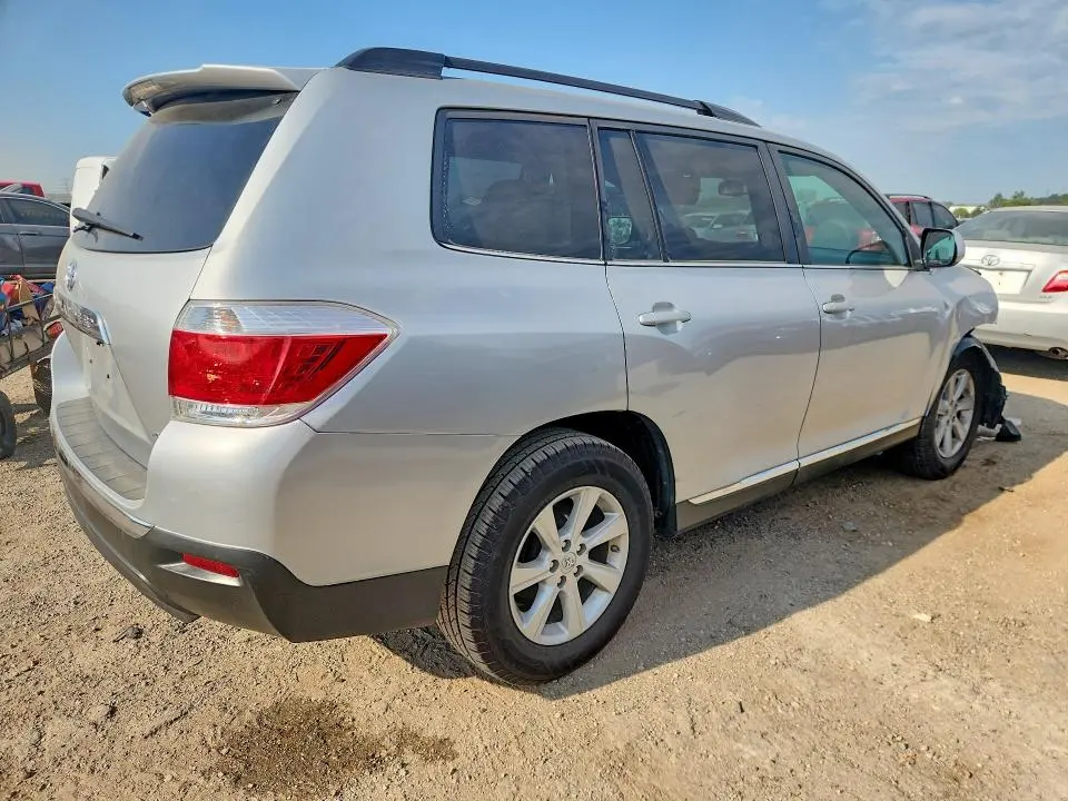 2011 TOYOTA HIGHLANDER SE  