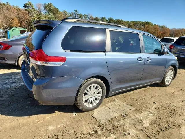 2014 TOYOTA SIENNA XLE  