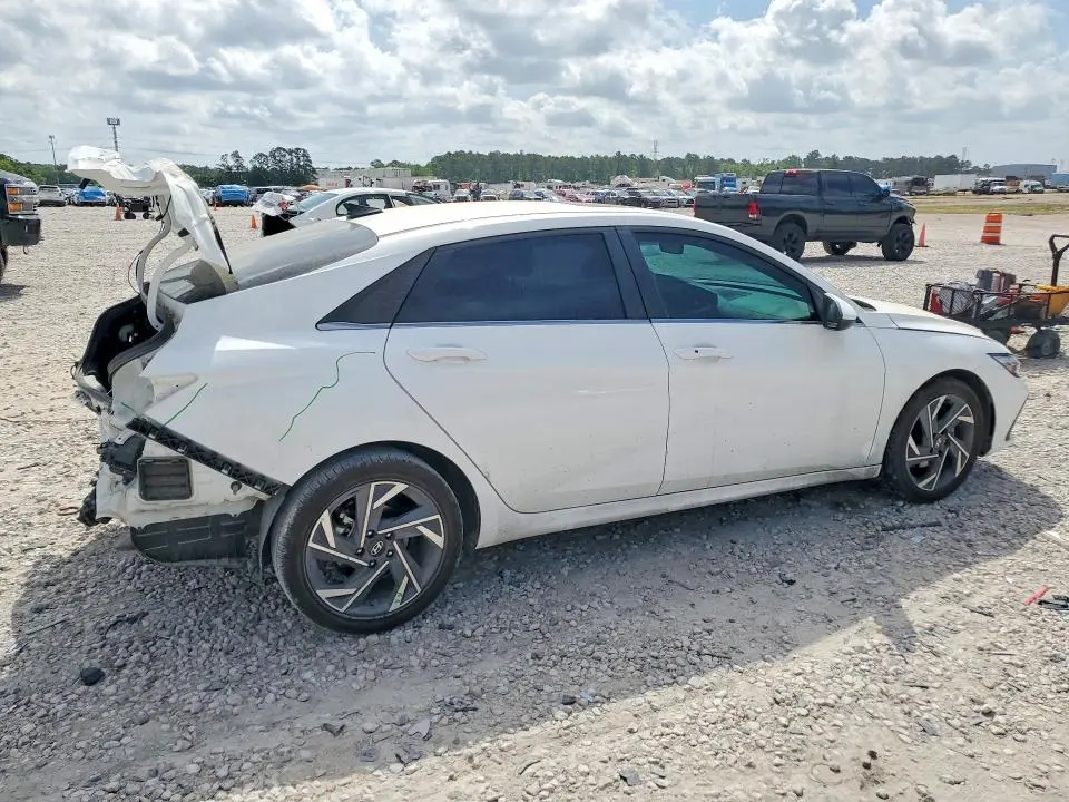 2025 HYUNDAI ELANTRA SEL  