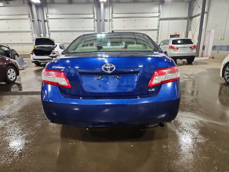 2011 TOYOTA CAMRY LE  