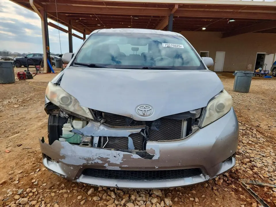 2011 TOYOTA SIENNA LE  