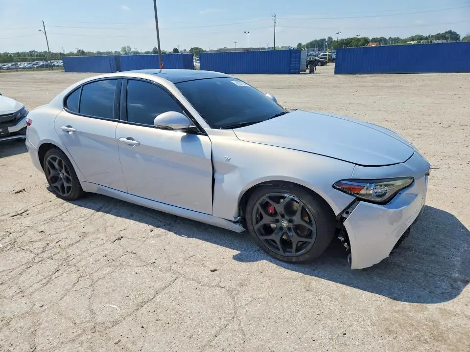2022 ALFA ROMEO GIULIA SUPER  