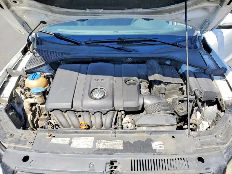 2013 VOLKSWAGEN PASSAT S  