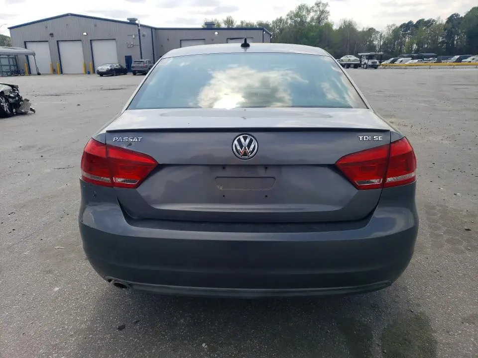 2013 VOLKSWAGEN PASSAT SE  
