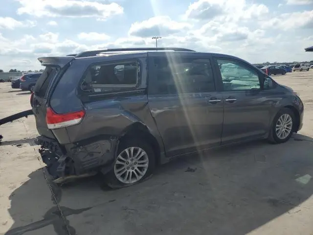 2011 TOYOTA SIENNA XLE  