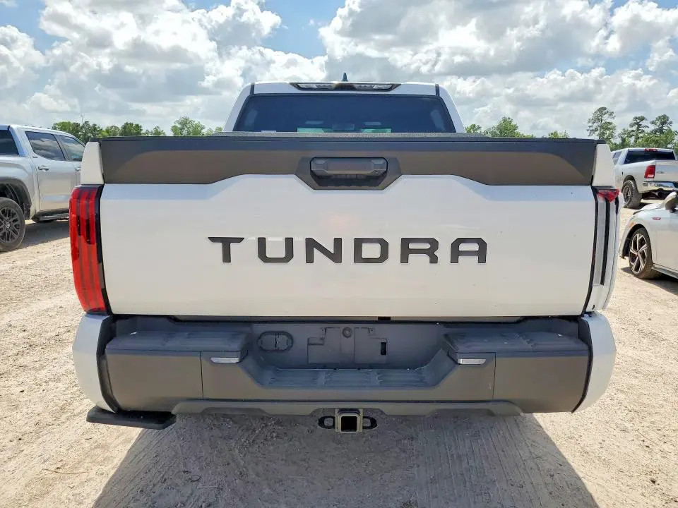 2026 TOYOTA TUNDRA SR5  