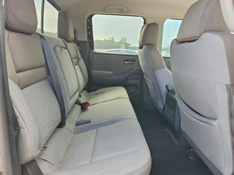 2022 NISSAN FRONTIER SV  