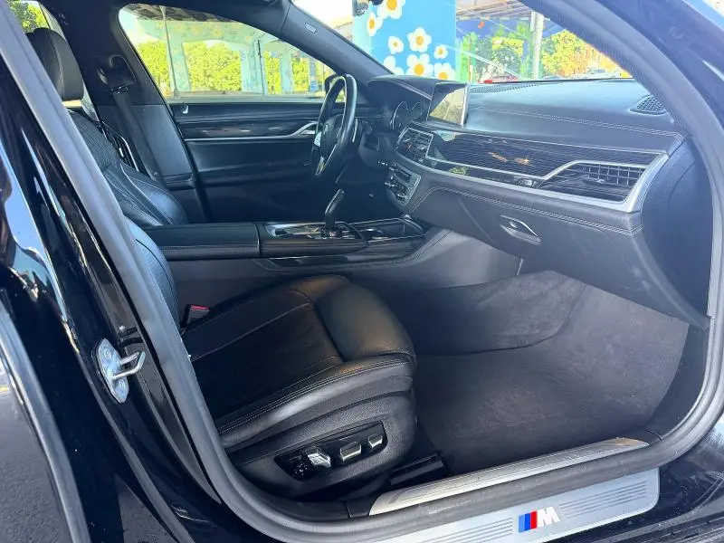 2019 BMW 750 XI  