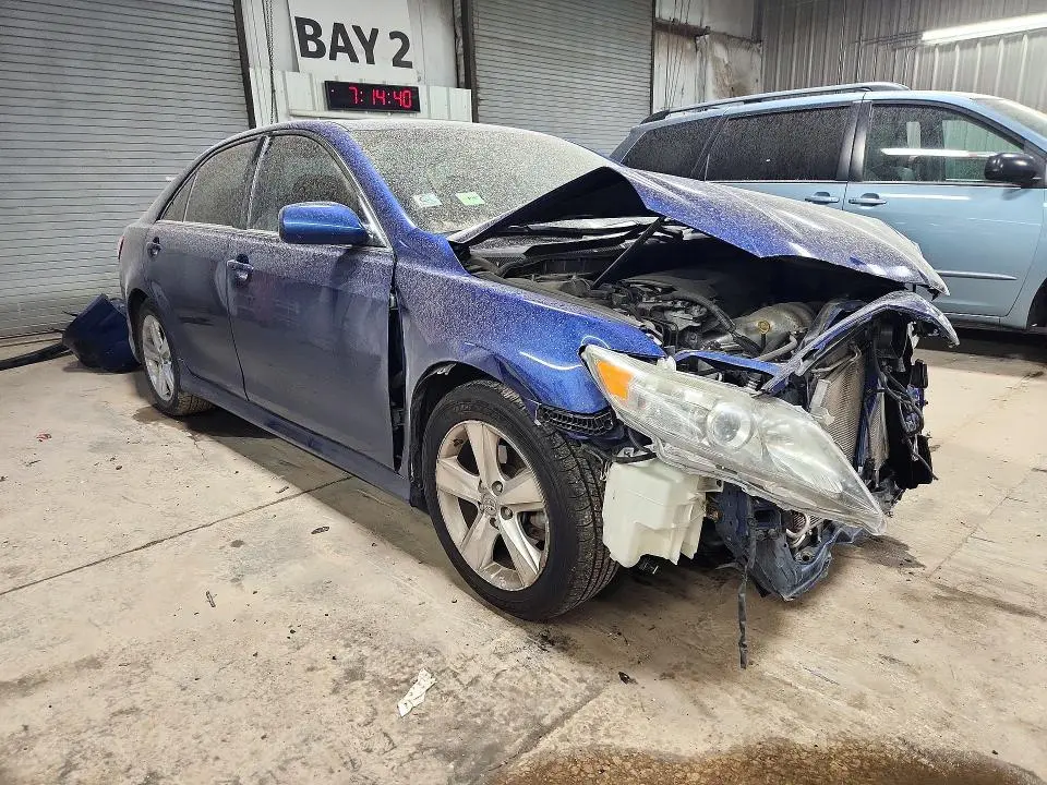 2011 TOYOTA CAMRY SE  