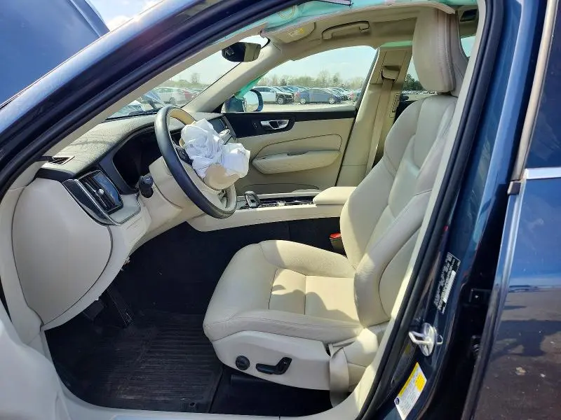 2023 VOLVO XC60 PLUS  