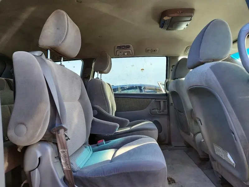2010 TOYOTA SIENNA LE  
