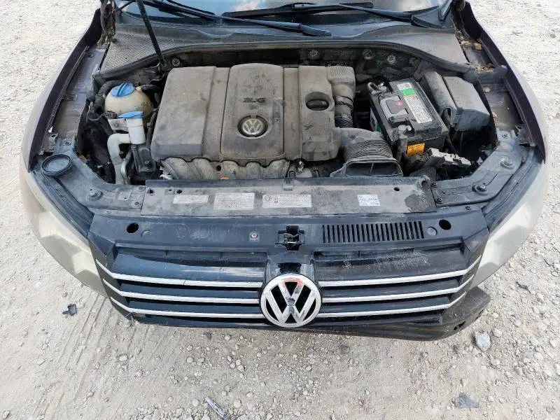 2013 VOLKSWAGEN PASSAT SE  