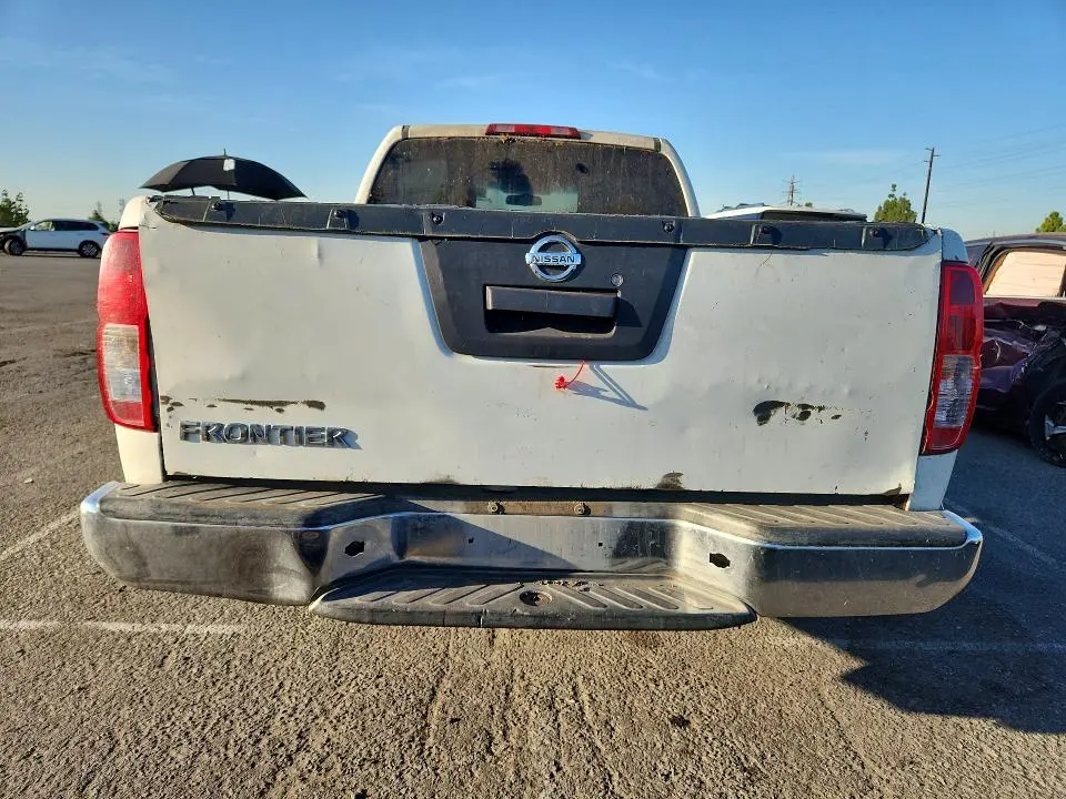 2015 NISSAN FRONTIER S  