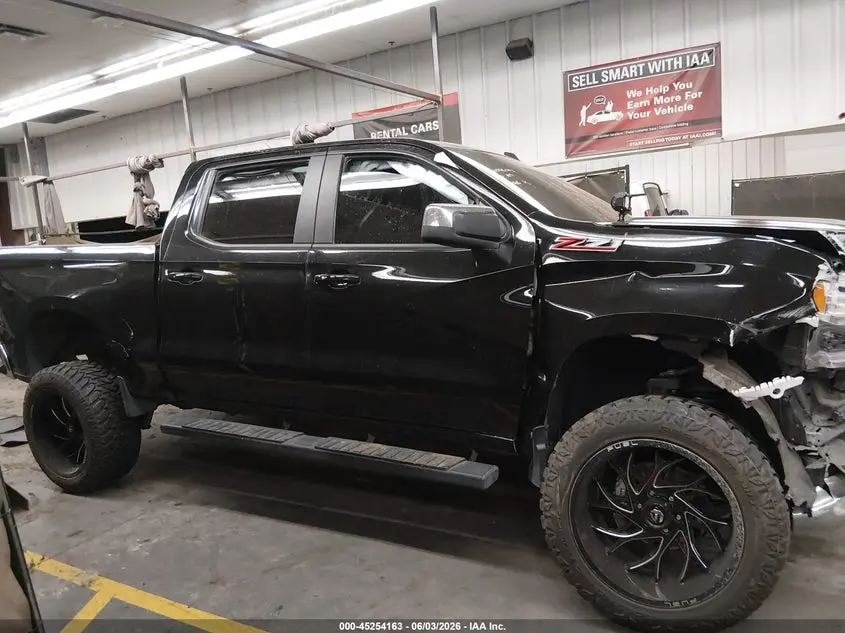2023 CHEVROLET SILVERADO 1500 4WD  STANDARD BED LT