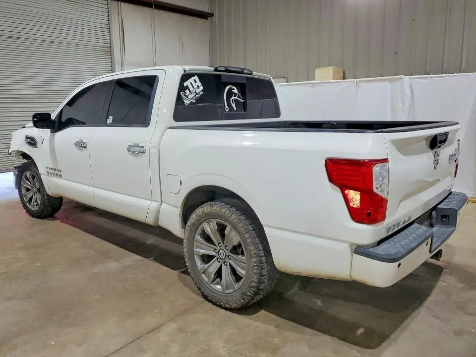 2017 NISSAN TITAN SV  