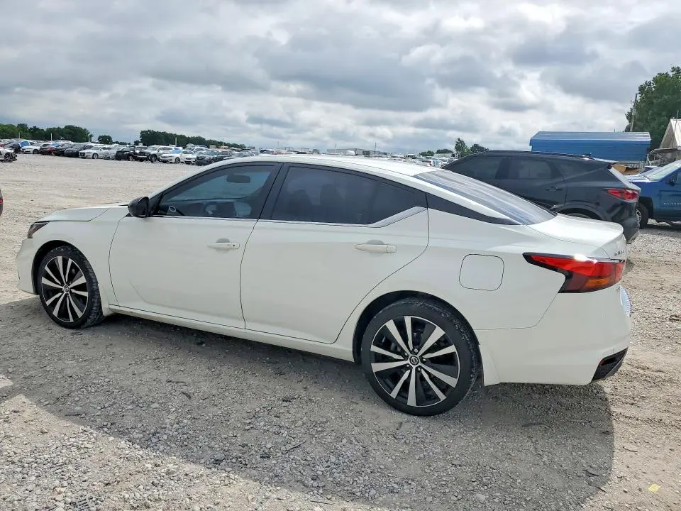 2022 NISSAN ALTIMA SR  