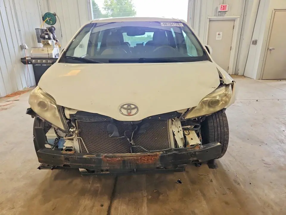 2011 TOYOTA SIENNA XLE 8-PASSENGER  