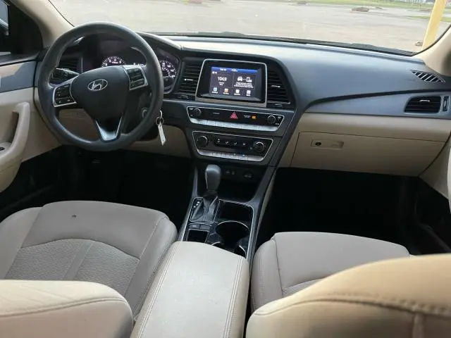 2018 HYUNDAI SONATA SE  