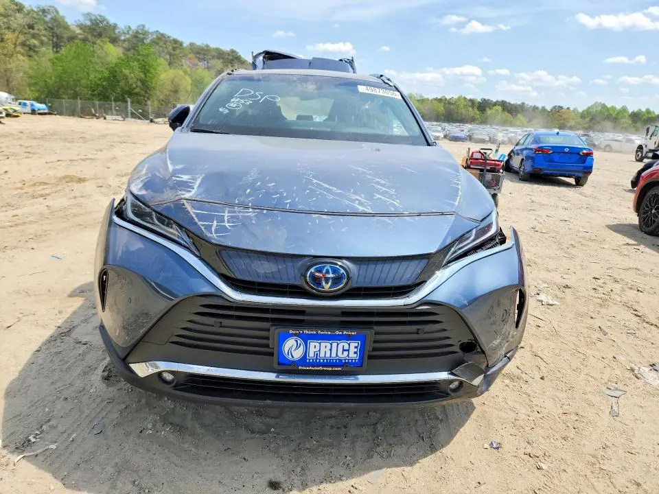 2024 TOYOTA VENZA XLE  