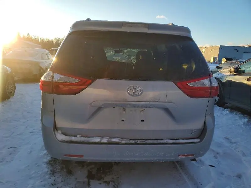 2017 TOYOTA SIENNA LE  