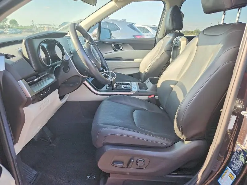 2024 KIA CARNIVAL LX  