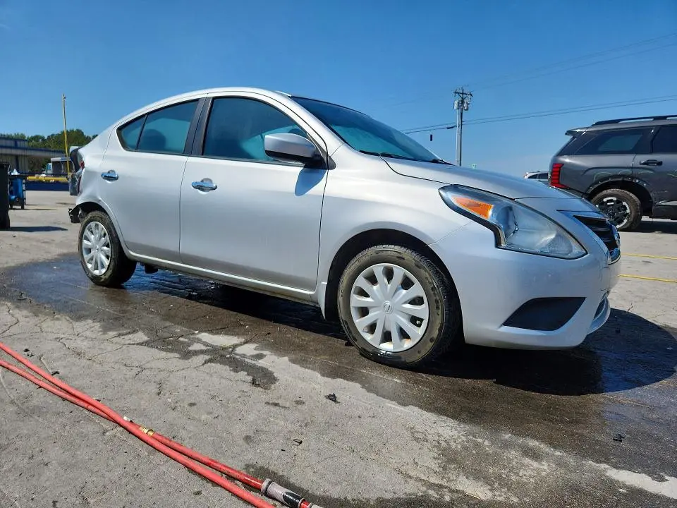 2019 NISSAN VERSA SV  