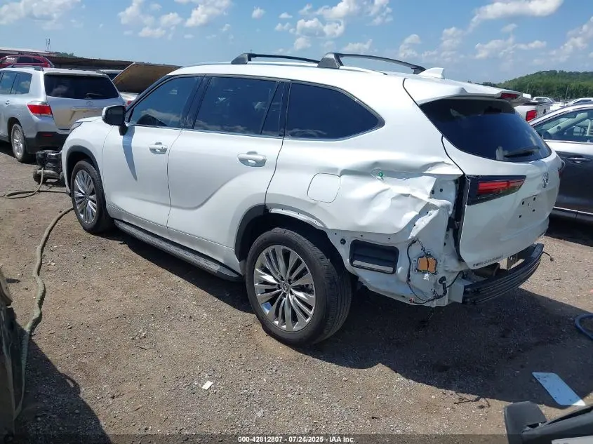 2024 TOYOTA HIGHLANDER PLATINUM