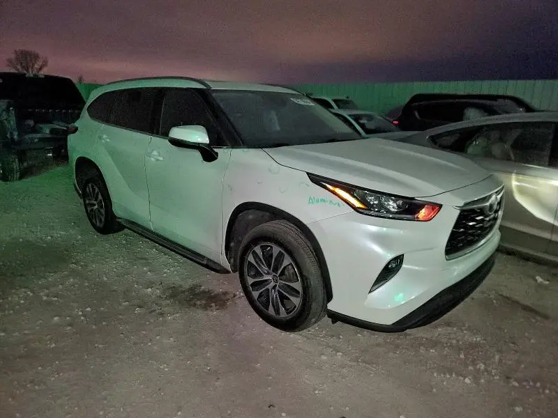 2020 TOYOTA HIGHLANDER XLE  
