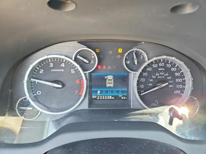 2017 TOYOTA TUNDRA CREWMAX SR5  
