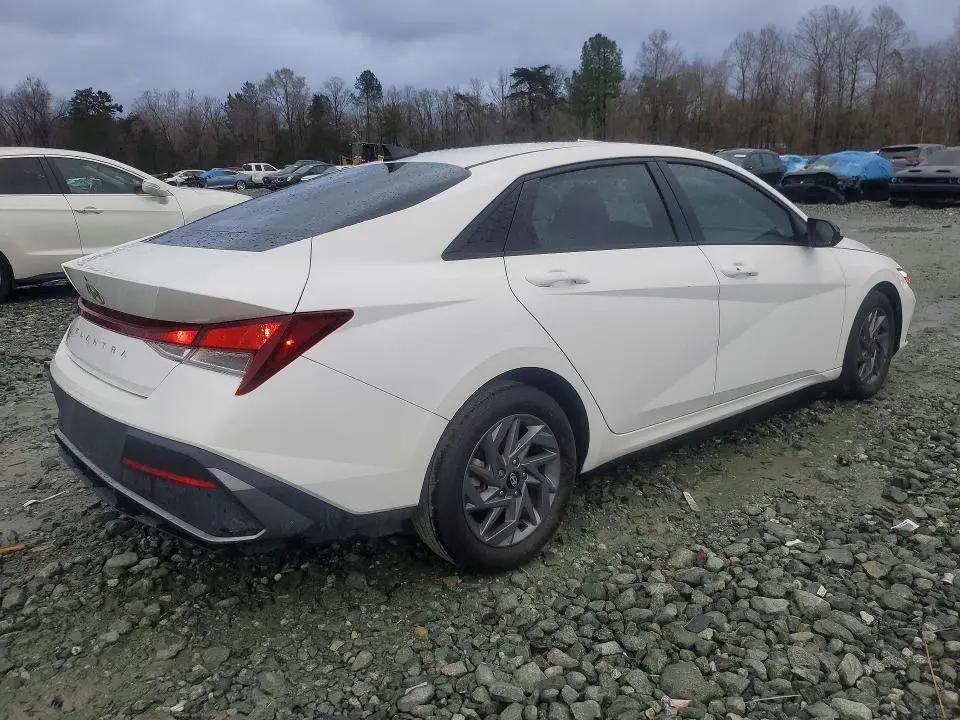 2024 HYUNDAI ELANTRA SEL  