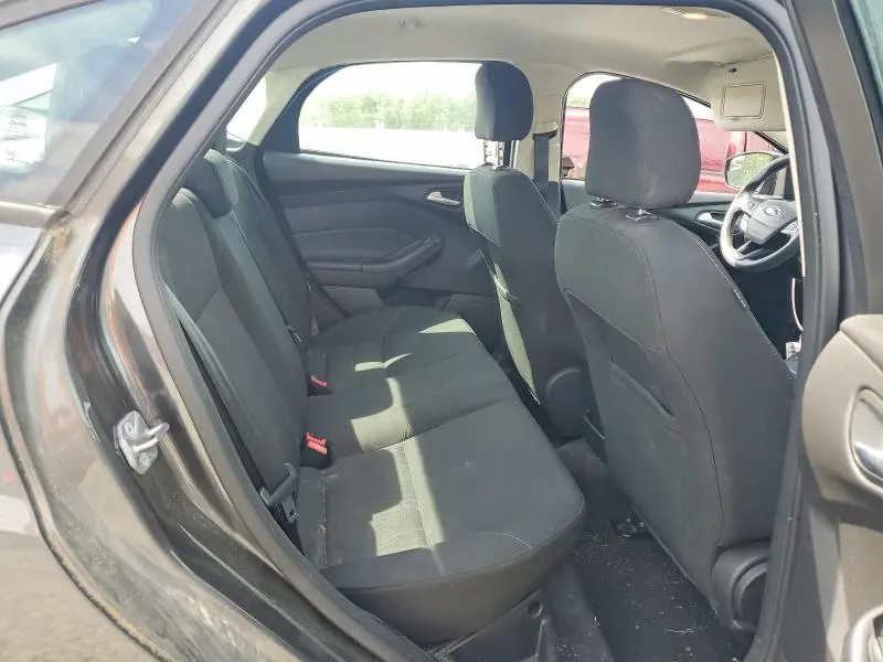 2017 FORD FOCUS SE  