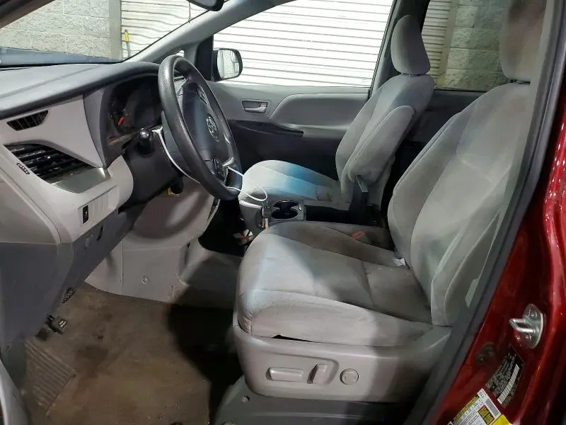 2015 TOYOTA SIENNA LE  