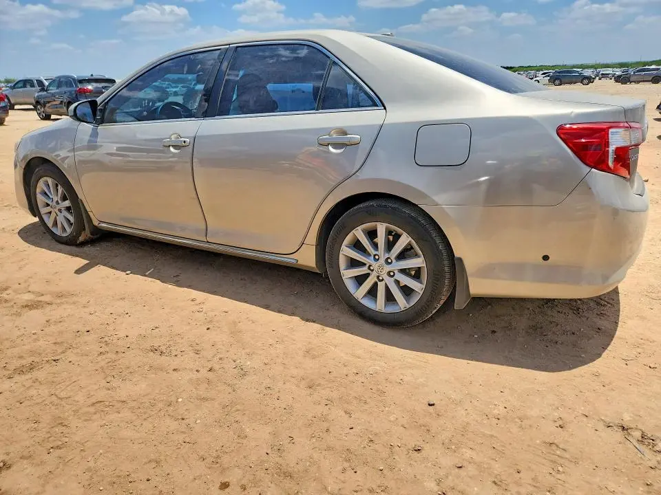 2014 TOYOTA CAMRY XLE  