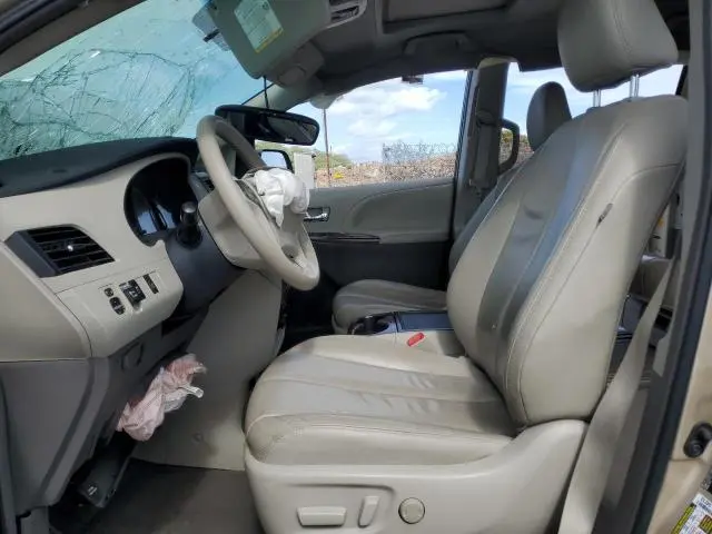 2013 TOYOTA SIENNA XLE  