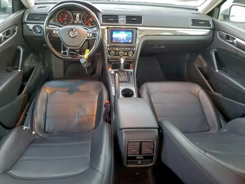 2017 VOLKSWAGEN PASSAT SE  