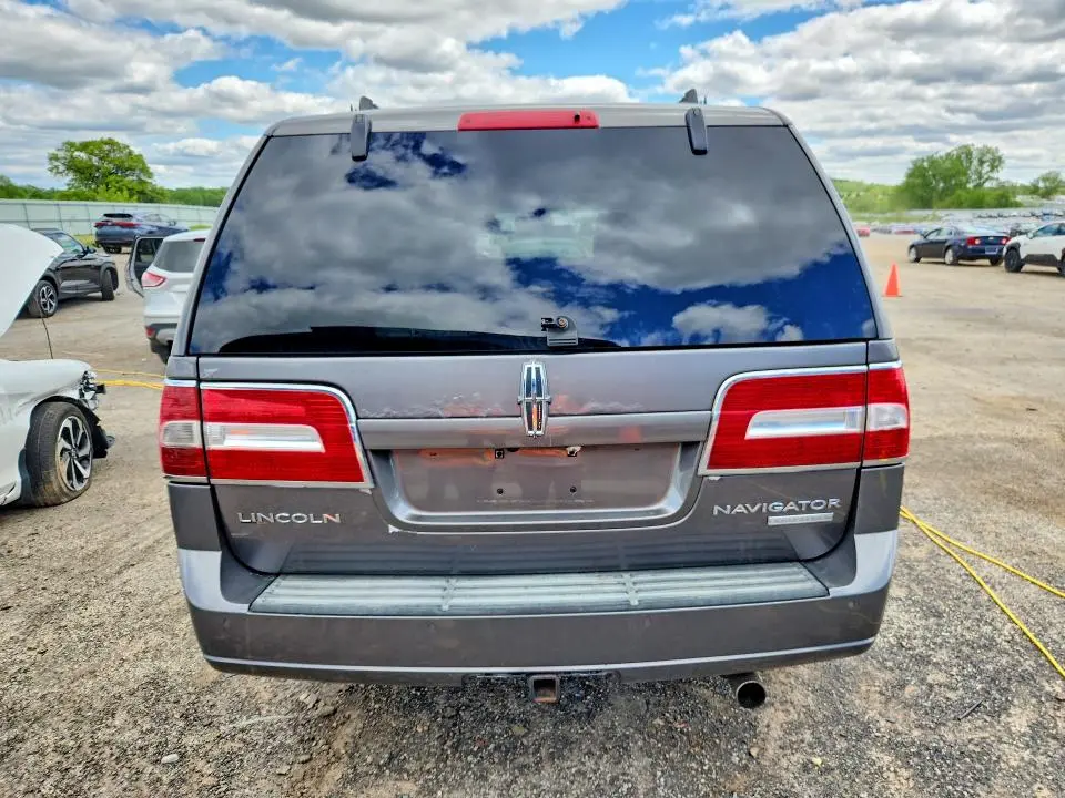 2011 LINCOLN NAVIGATOR   