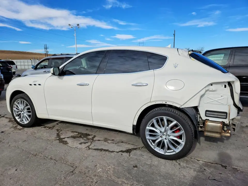 2022 MASERATI LEVANTE BASE  