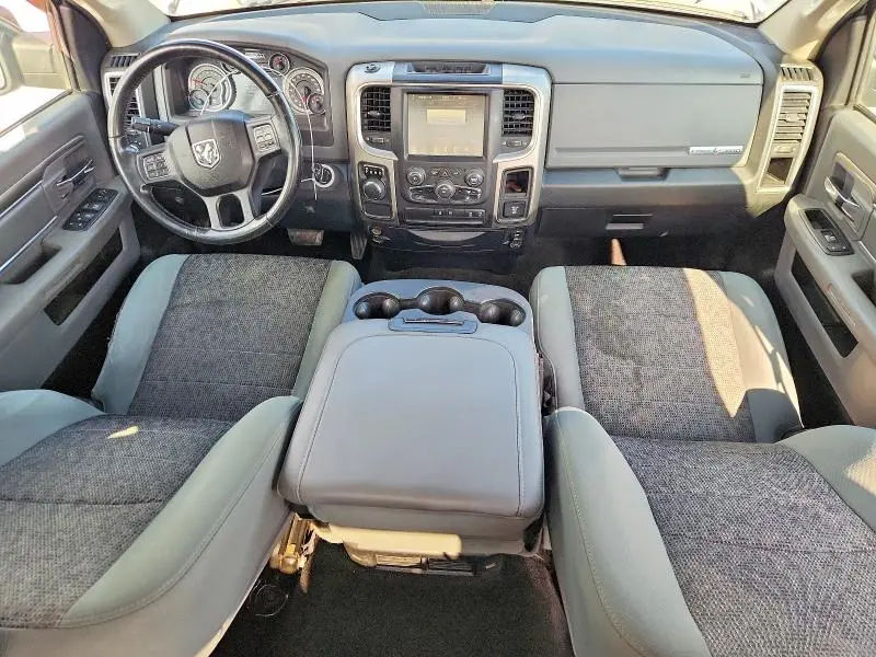 2016 RAM 1500 SLT  