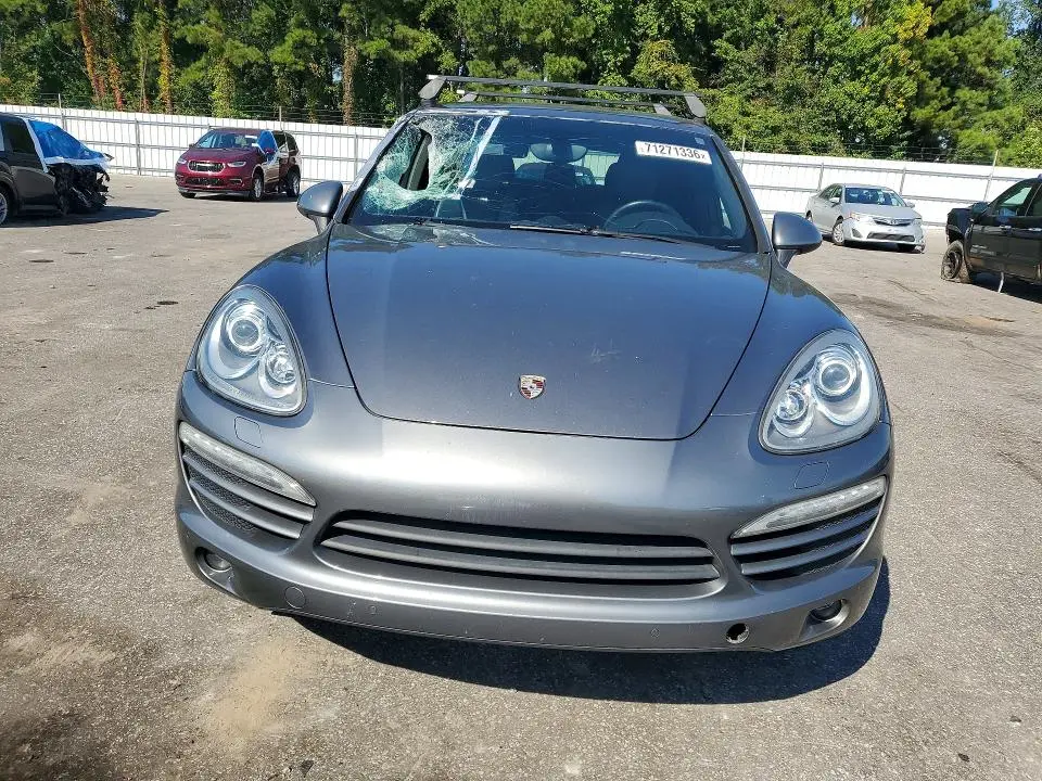 2013 PORSCHE CAYENNE   