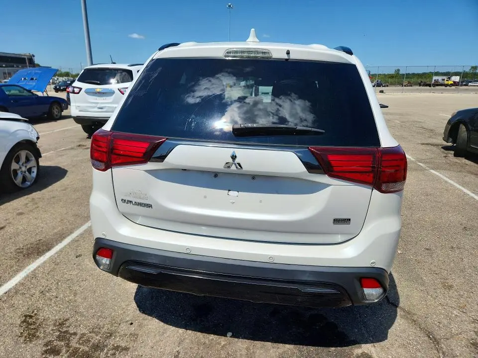 2020 MITSUBISHI OUTLANDER SE  