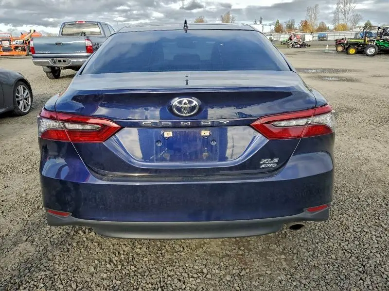 2022 TOYOTA CAMRY XLE  
