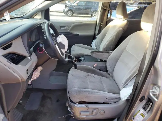 2017 TOYOTA SIENNA LE