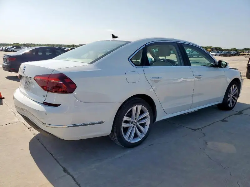 2018 VOLKSWAGEN PASSAT SE  
