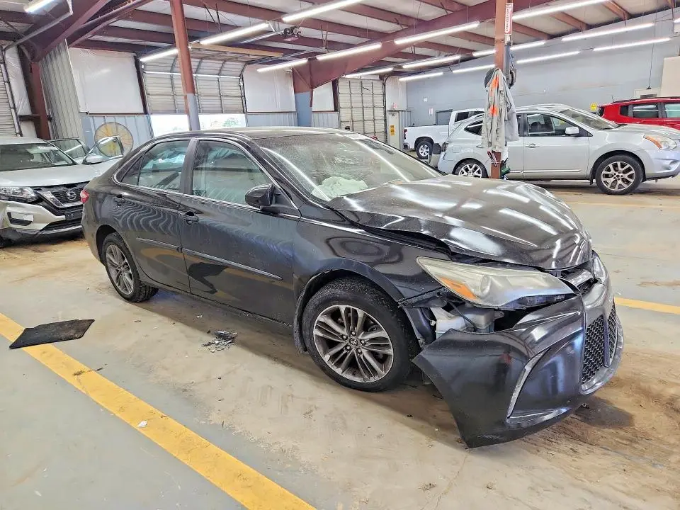 2015 TOYOTA CAMRY SE  