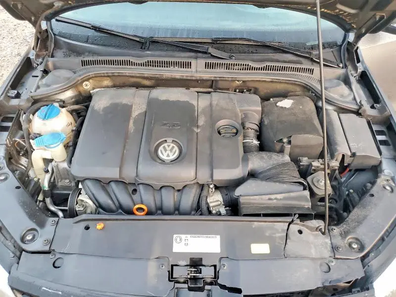 2011 VOLKSWAGEN JETTA SE  