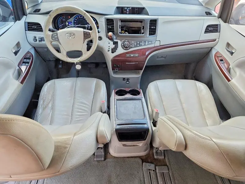 2014 TOYOTA SIENNA XLE 8-PASSENGER  