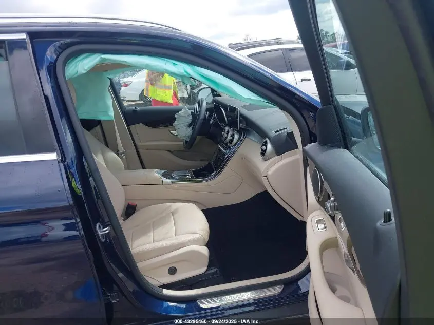 2022 MERCEDES-BENZ GLC 300 SUV