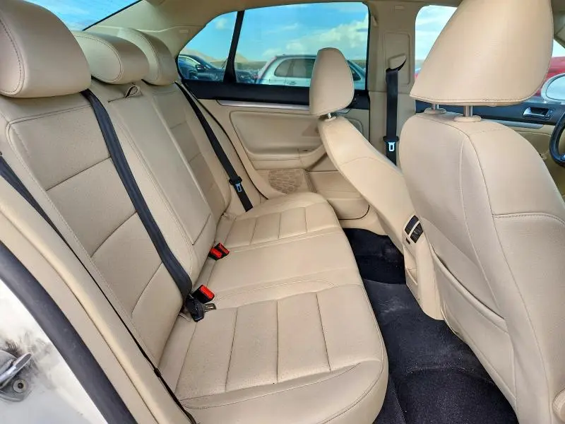 2010 VOLKSWAGEN JETTA LIMITED  