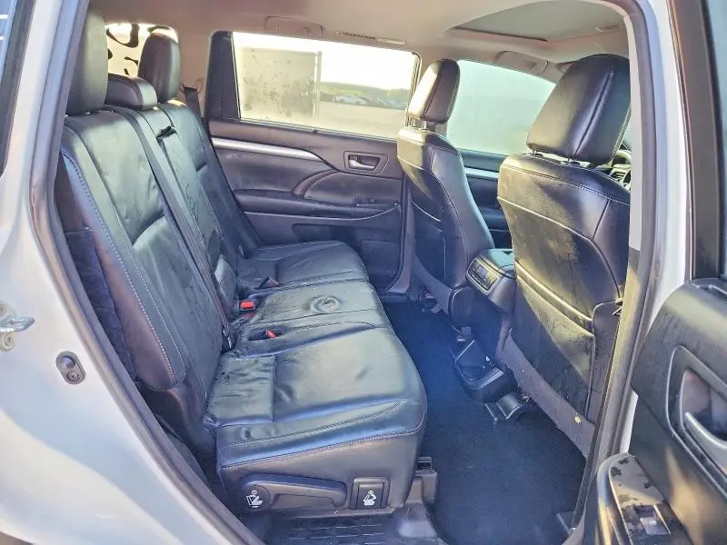 2016 TOYOTA HIGHLANDER XLE  